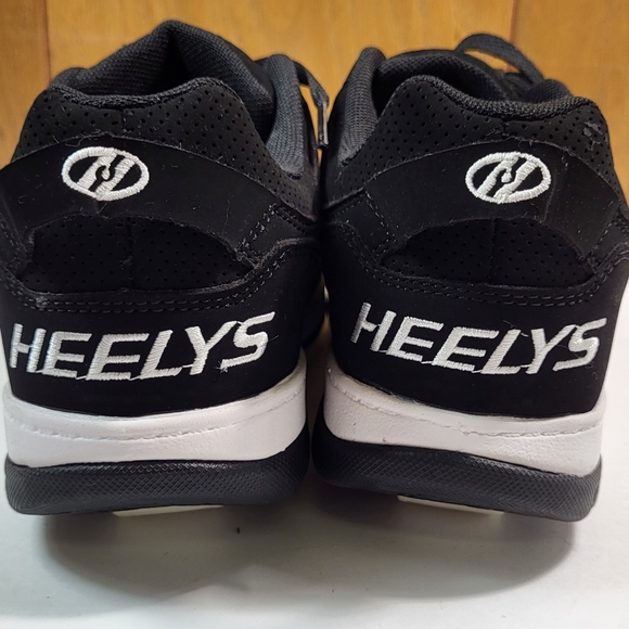 Heelys Voyager Skate Shoes Black & White Kids Size 4YTH - Picture 2 of 7